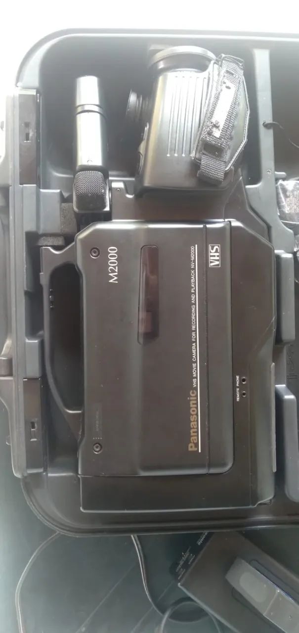 Filmadora PANASONIC VHS movie camera M2000