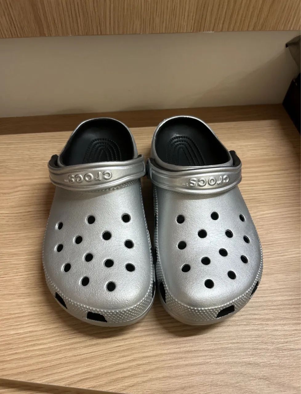 Crocs prata 