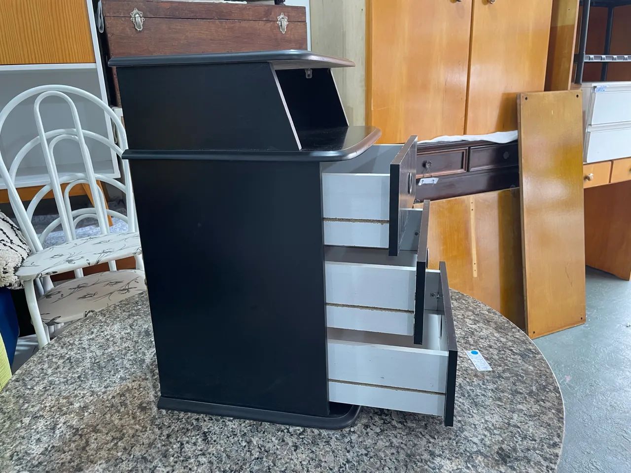 Mesa de Cabeceira Preta com 3 Gavetas EJ Móveis  - Foto 4