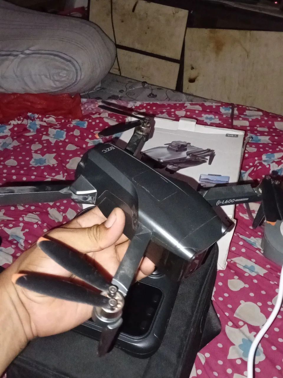 Drone l600 pro max controle com tela na caixa quinbo de 3 eixos  2 km de distância  - Foto 4