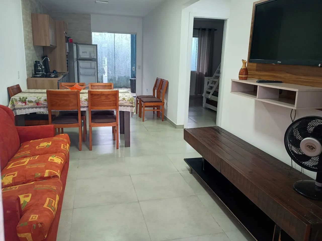 Casa mobiliada locação mensal em matinhos  valor 2.100 já incluso água luz internet 