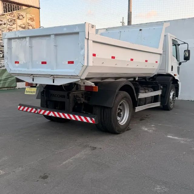 Ford Cargo 1519 2013 Branco Caçamba - Foto 4