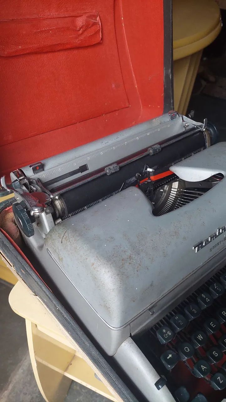 Máquina De Escrever Remington Quiet Riter Com Manual - Foto 2