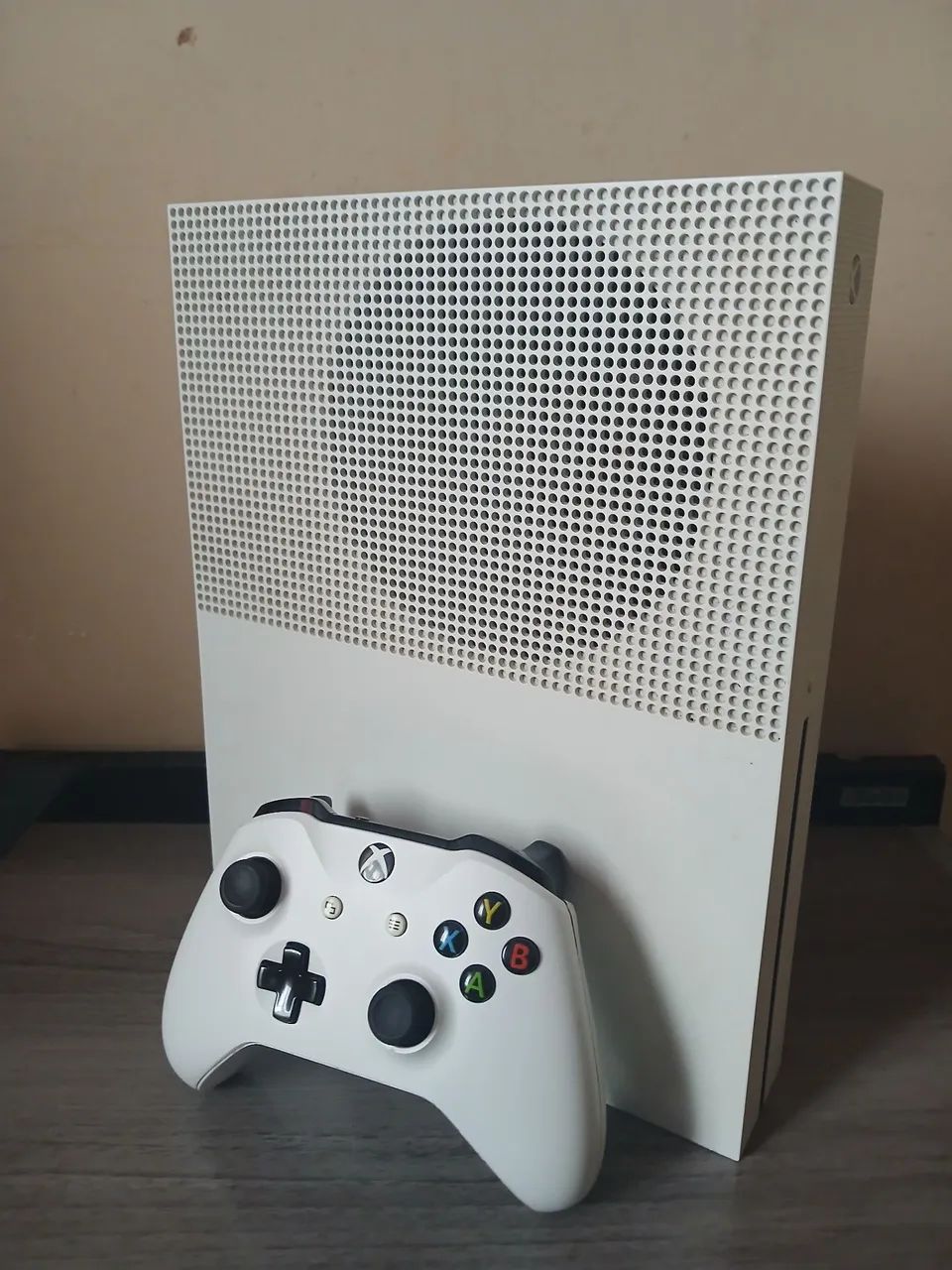 Xbox One S + 2 controles - Completo e Funcionando! - Foto 2