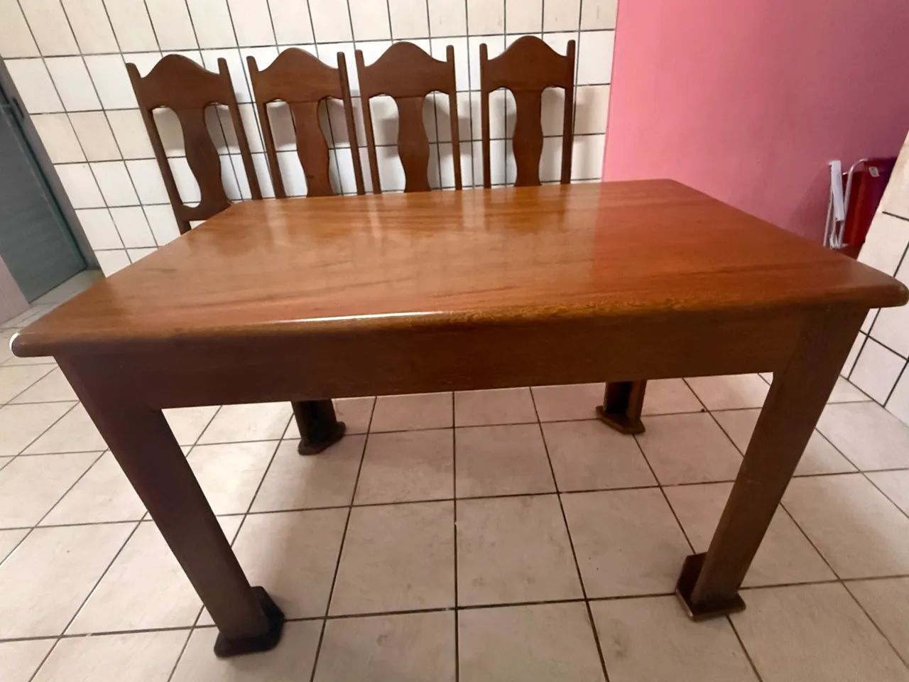 Mesa de Madeira Maciça Angelim-Pedra com 4 Cadeiras