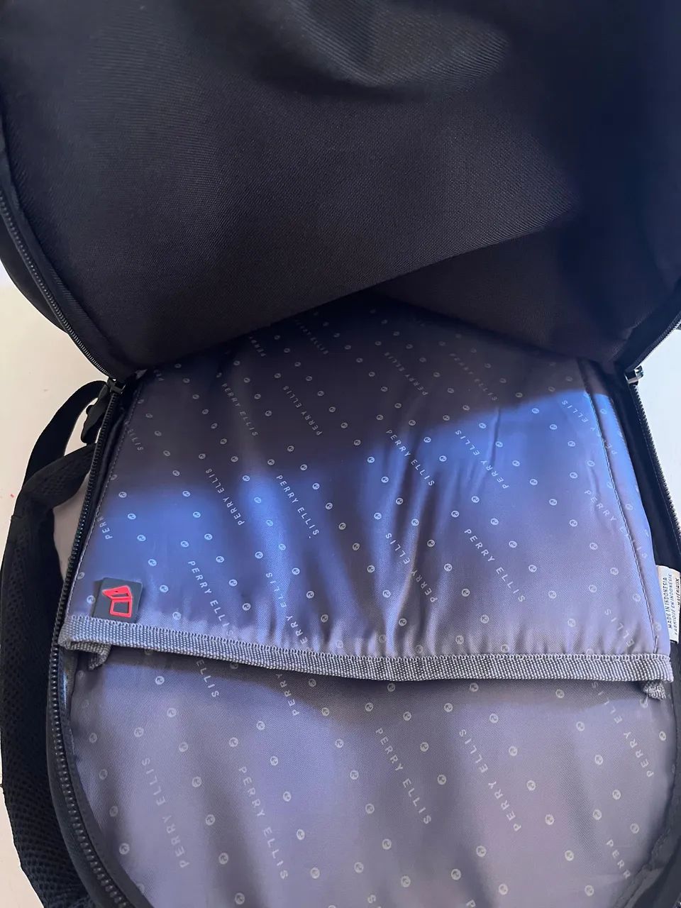 Mochila Perry Ellis para notebook até 15 polegadas Usado - Foto 2