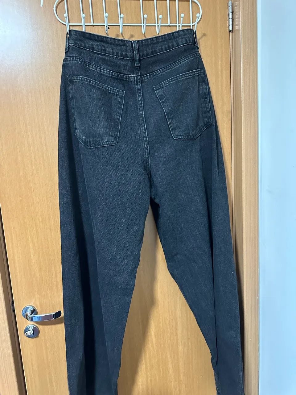 Calça Jeans preta, tam 46 - Foto 3