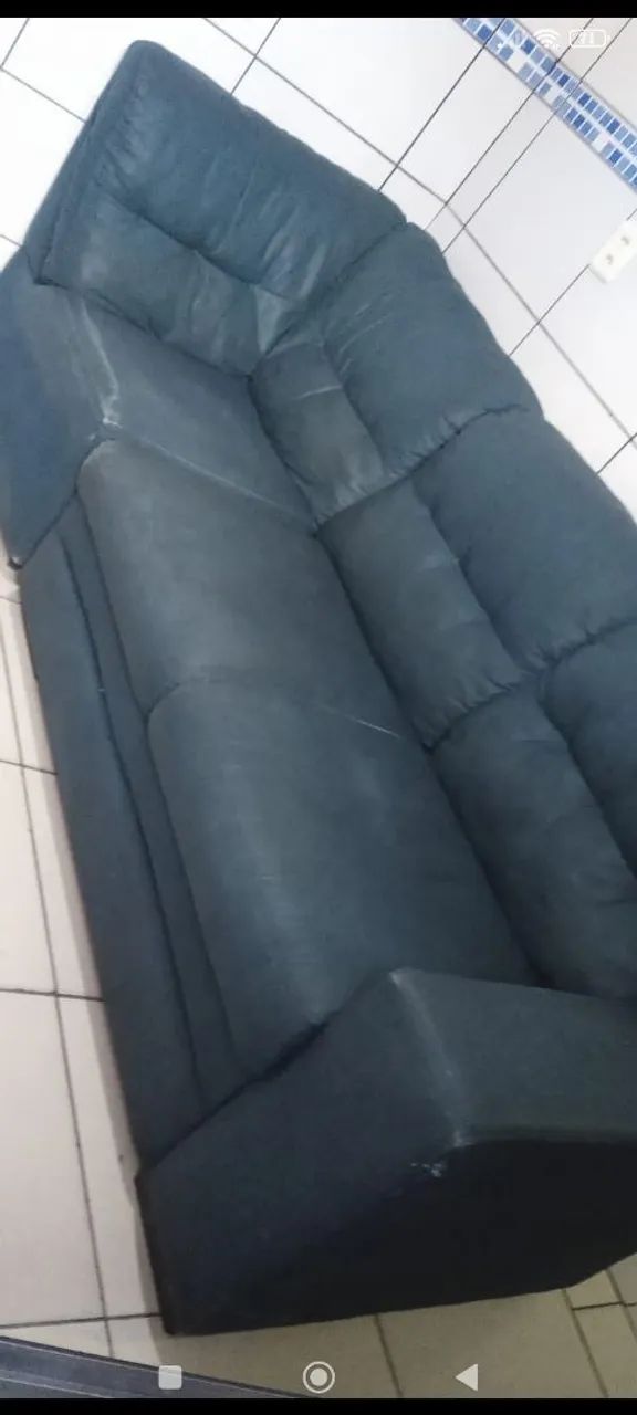 Sofá de três lugares em boas condições entrego no local  - Foto 2