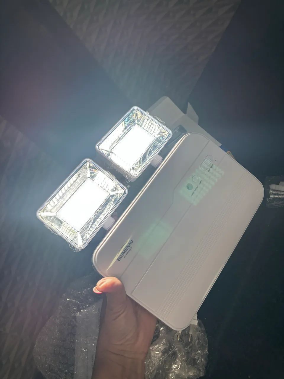   ? LUMINÁRIA LED DE EMERGÊNCIA BLUMENAU - Foto 2