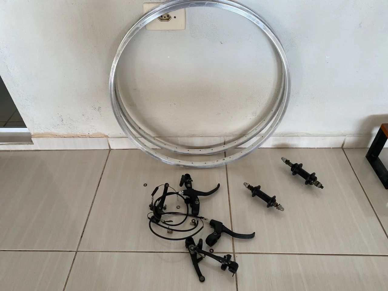 Vendendo Aro, cubo e trocador de marcha para bicicleta 