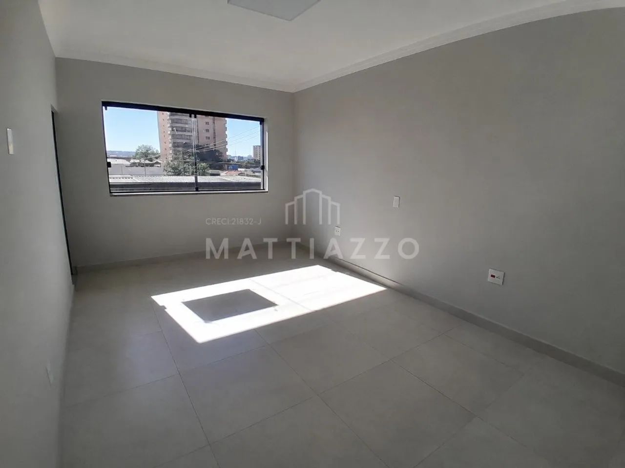 Sala comercial para locação, no Centro de Limeira/SP.