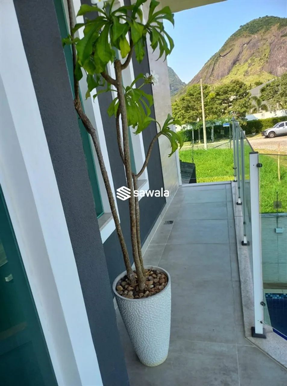 Linda casa com 3 pavimentos, com piscina - Foto 3