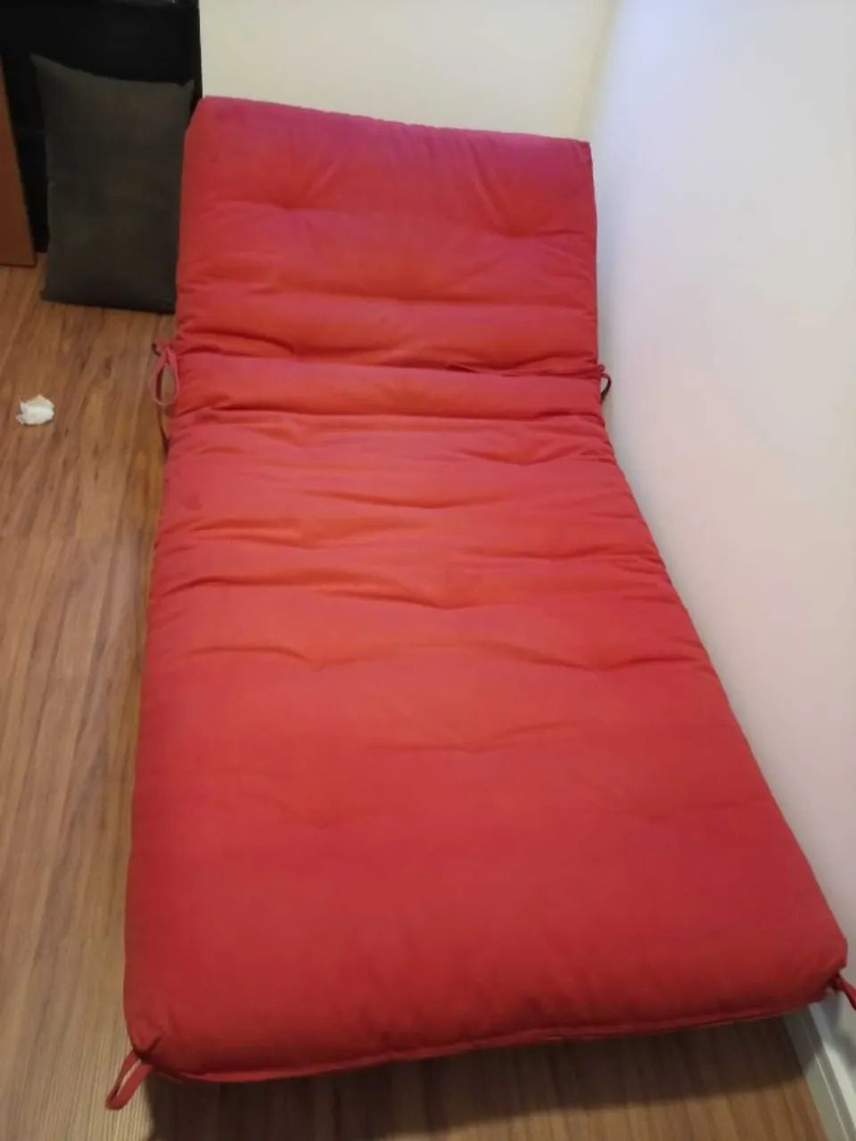Futon 3x1 Sofá, Cama E Chaise Solteiro - Tecido Vermelho - Foto 2
