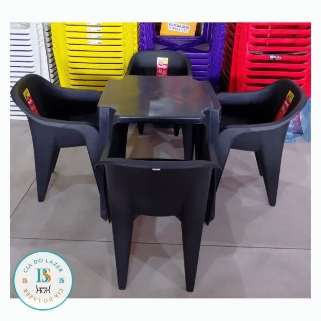 Jogo Mesa + 4 Poltronas Resist 200Kg 