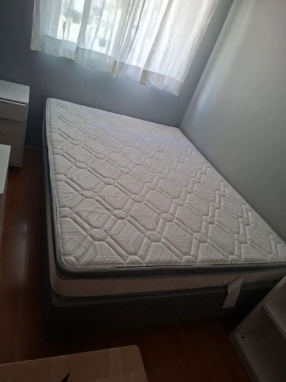 Cama box queen com colchão - boa qualidade