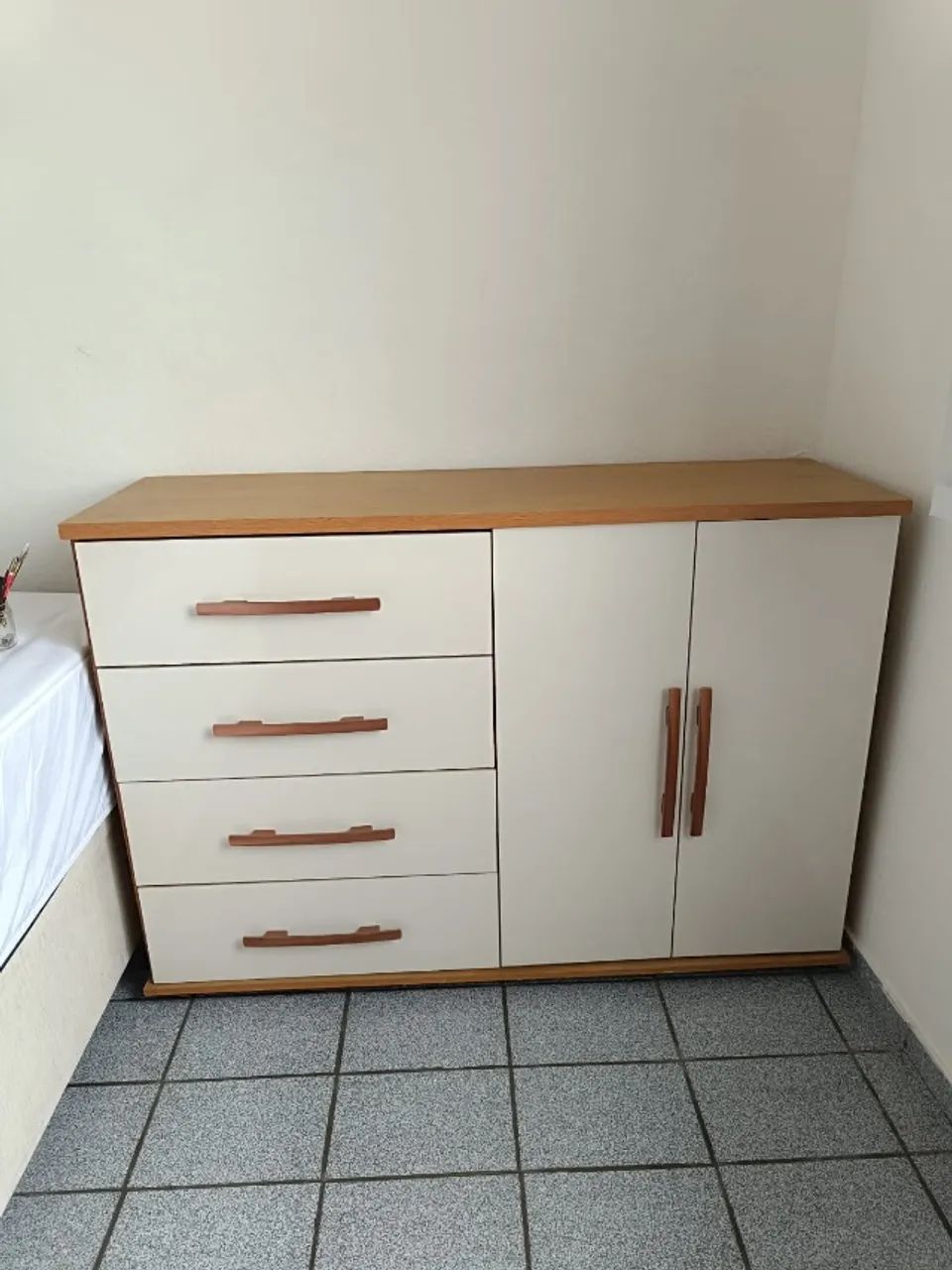 Cômoda semi nova