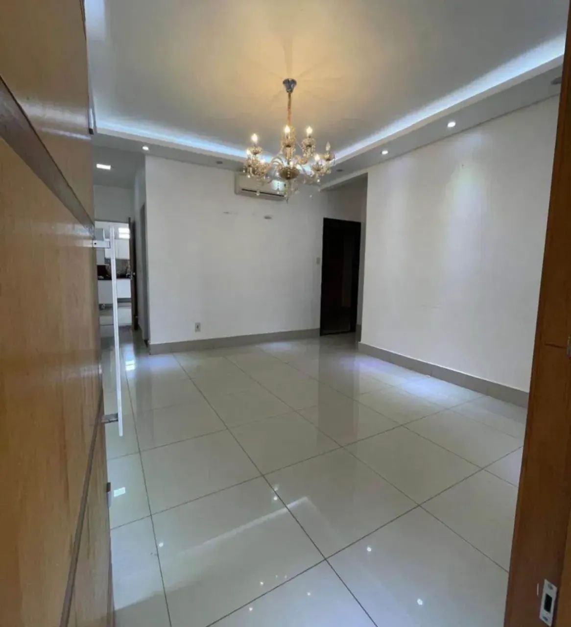 CASA COND. SÁVIO BRANDÃO, 3 QUARTOS 2 SUÍTES, ESCRITÓRIO E CHURRASQUEIRA, C/ REFORMAS E AR - Foto 4