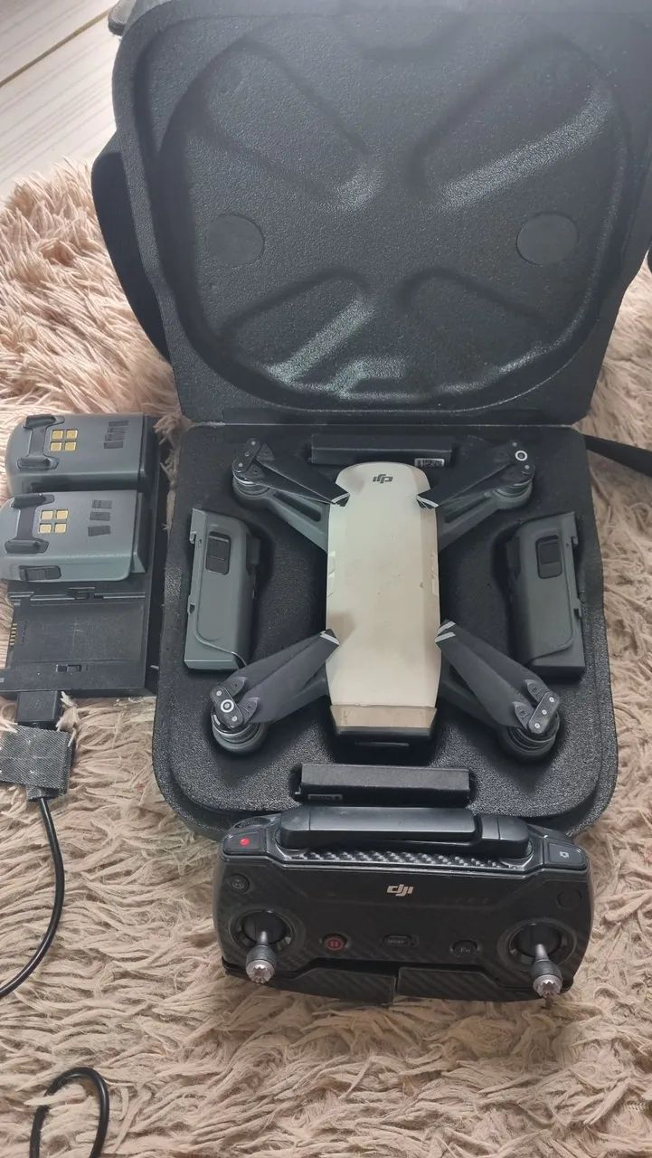 Drone DJI Spark Fly More Combo com 4 baterias.