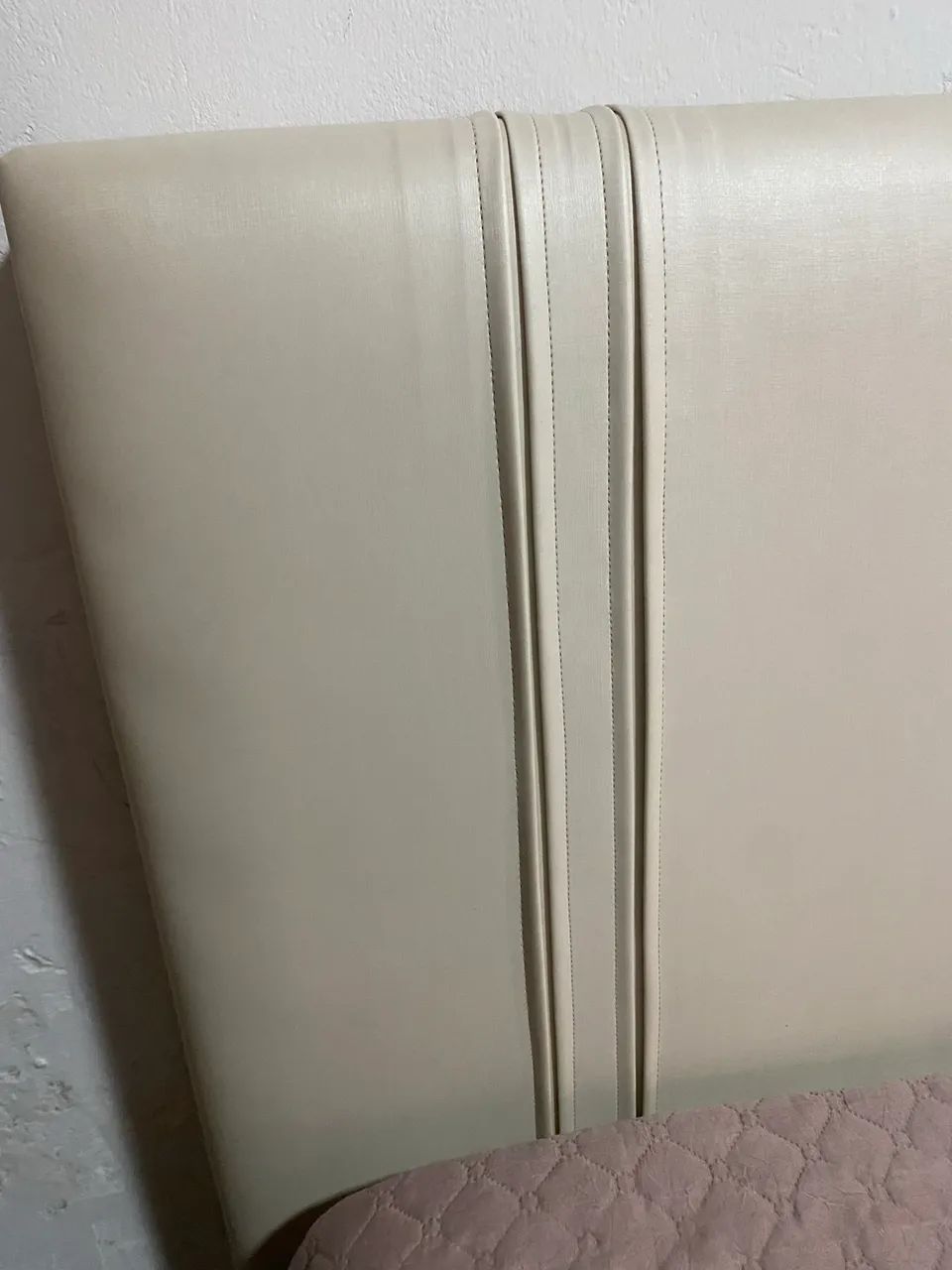 Cabeceira de cama queen em courino