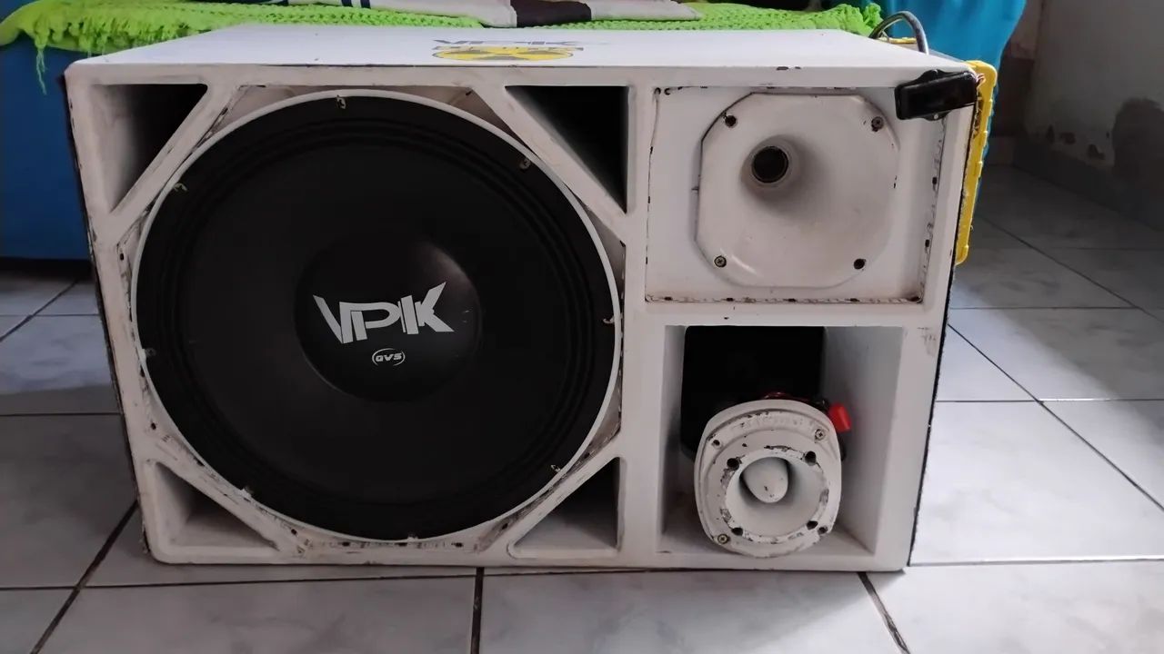 Vendo cx de som completar. Funcionando.