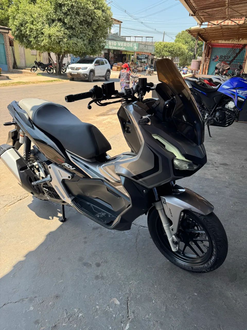  Moto ADV 150 