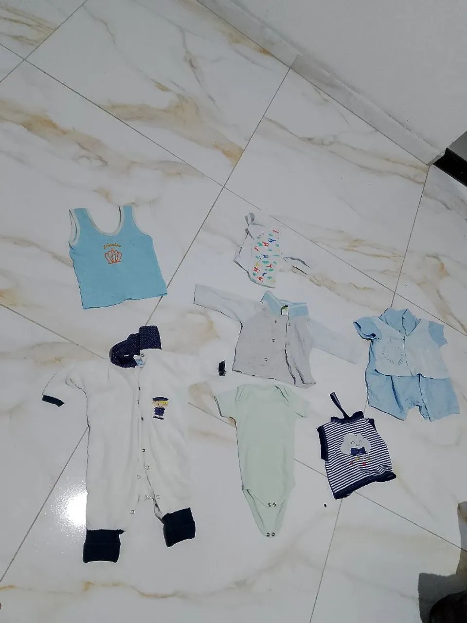 Lote de roupas RN a 4 meses 