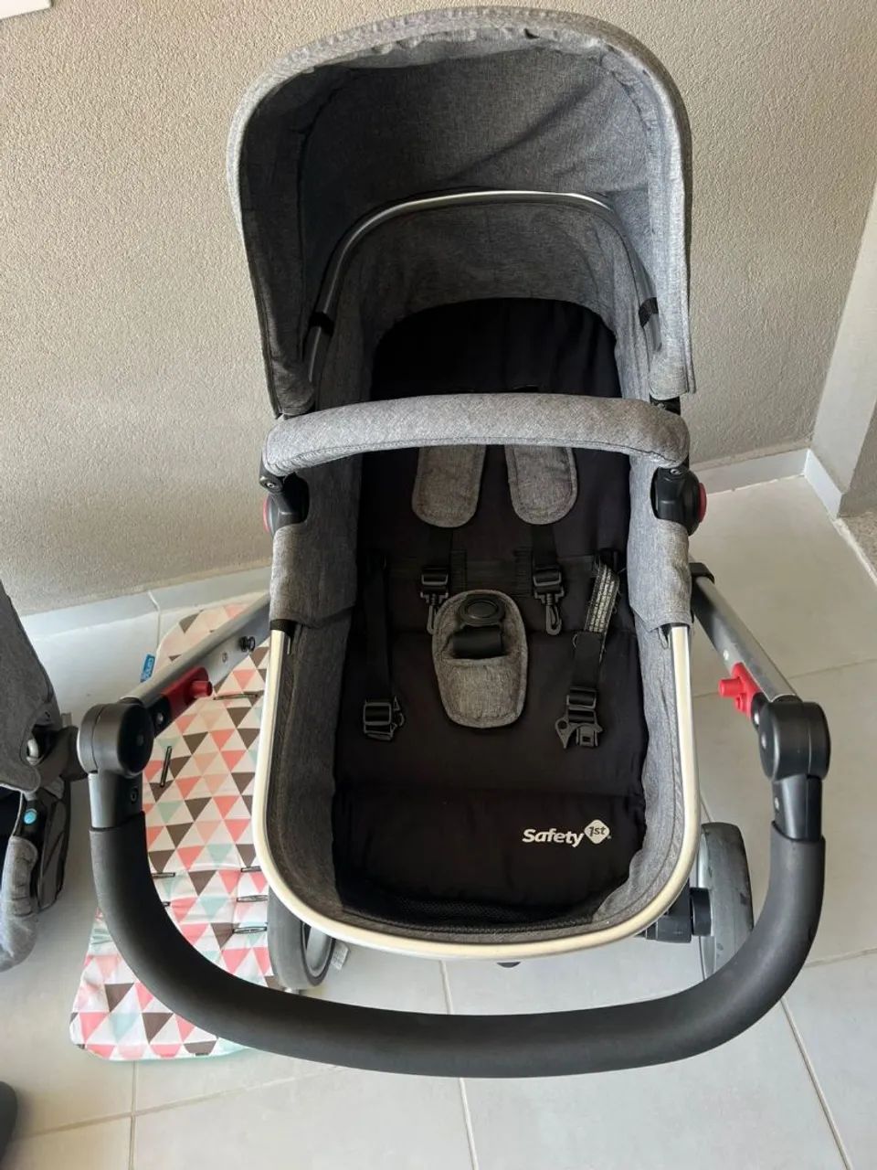 Carrinho de Bebê com Base e Bebê Conforto Safety 1st - Foto 2