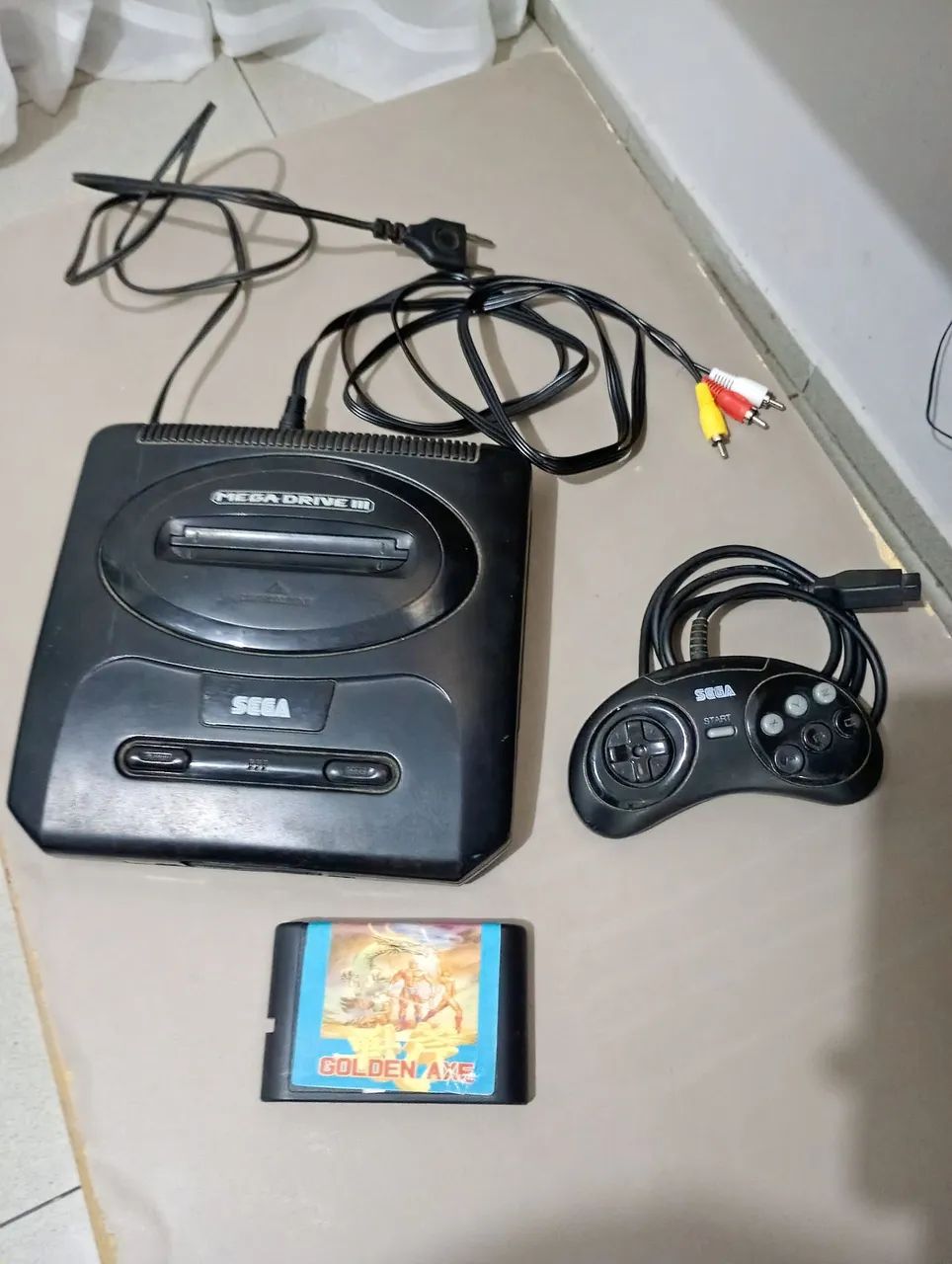 Mega Drive III Com 1 controle 1 jogo e cabos 