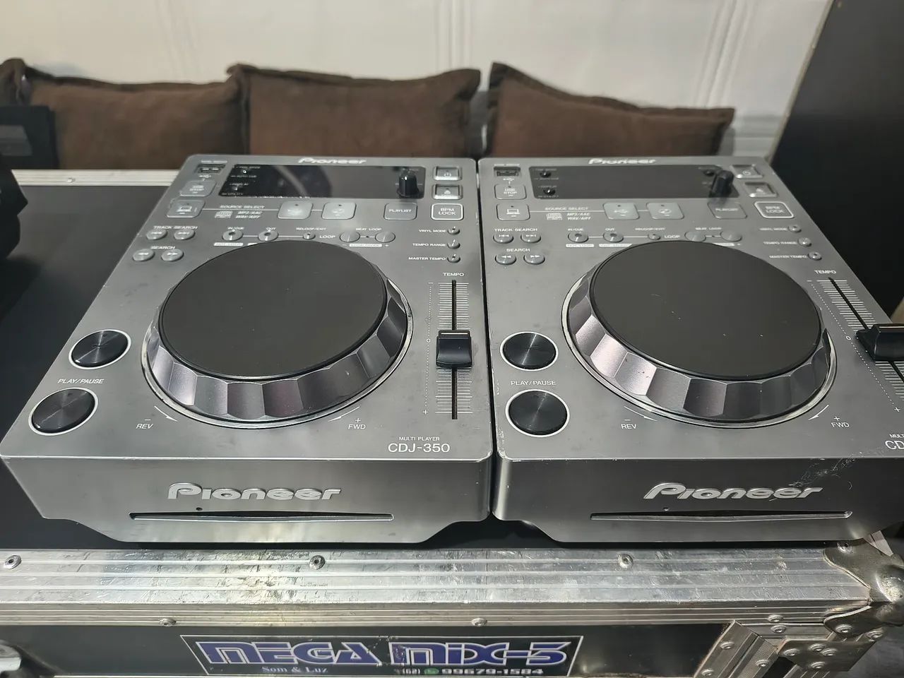 CDJ Pioneer 350s + case