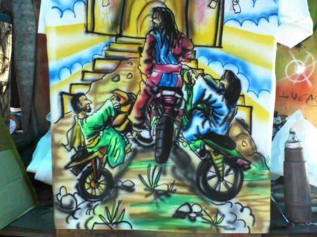 Faço camisas grafitadas