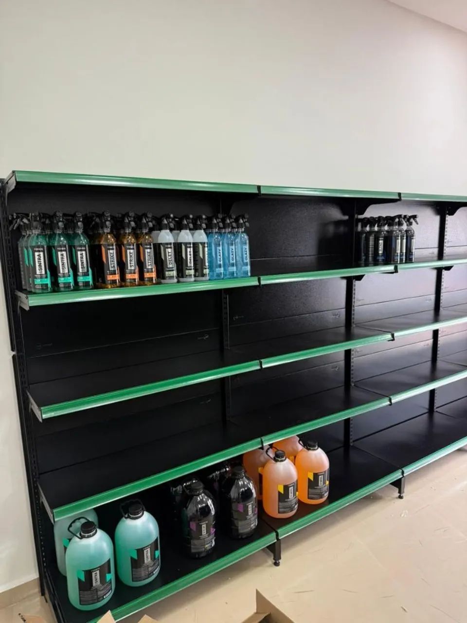 Gôndola preta prateleira 