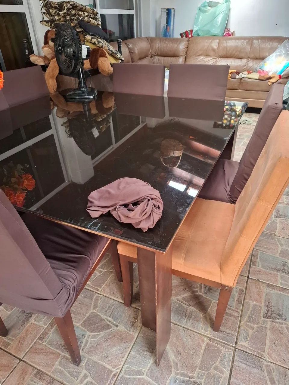 Vendo mesa de jantar , com 8 cadeiras e  com tampo de vidro. .médico.1,60 1,60 .quadrada - Foto 3