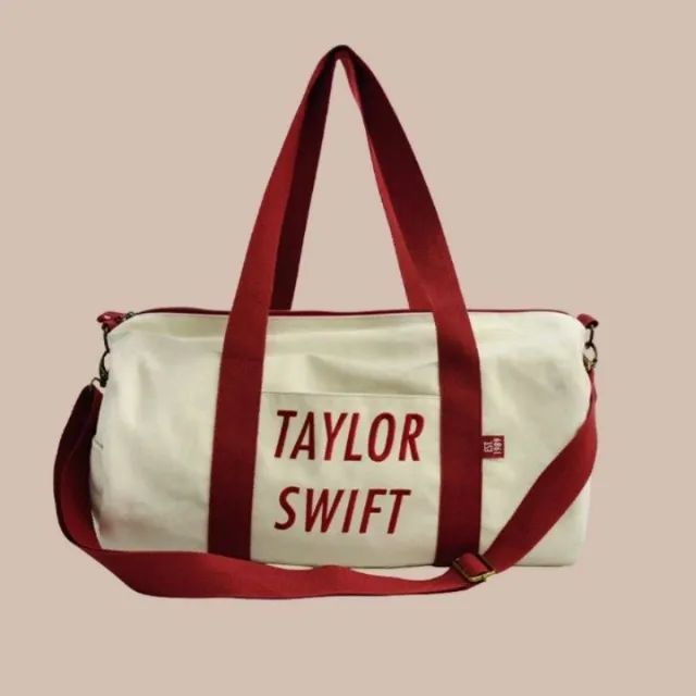 bolsa duffel taylor swift est. 1989 off white
