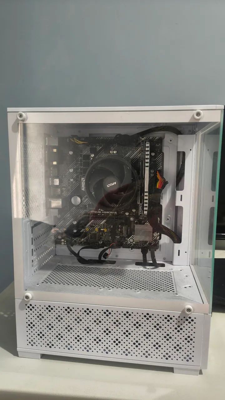 PC gamer Ryzen 3 com GPU Vega e 16GB de ram