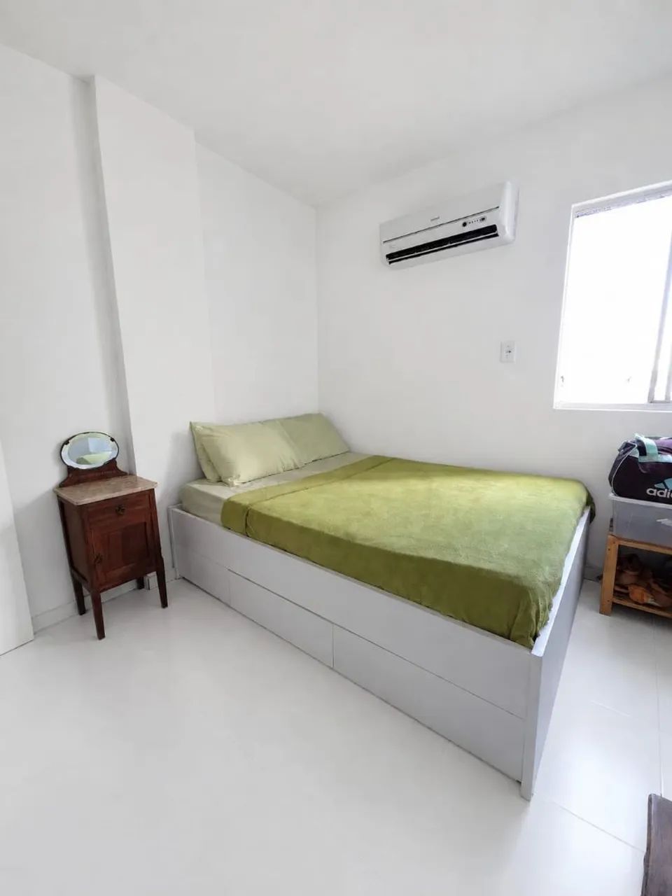 Cama de casal com gavetas e colchão 