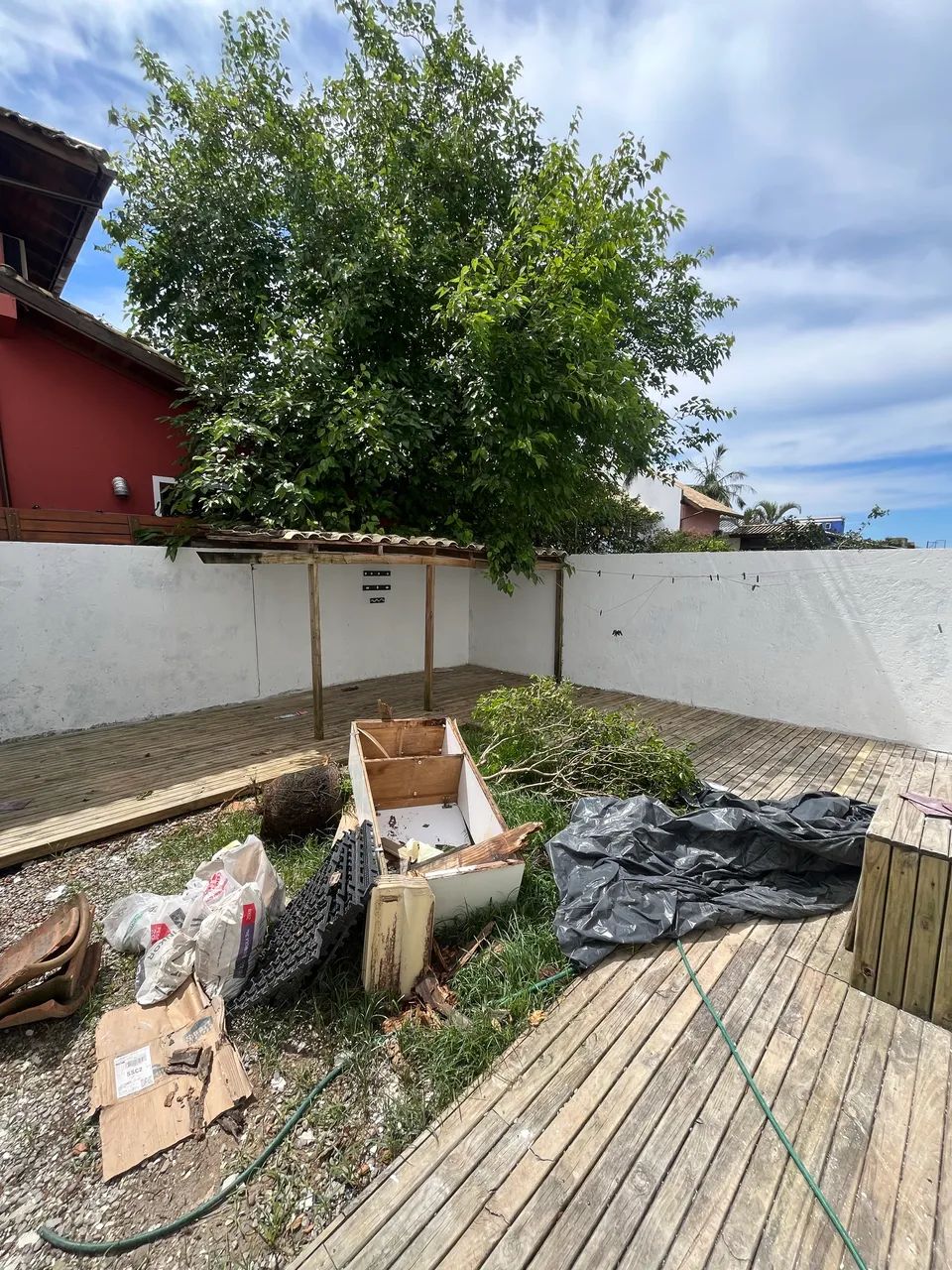 Alugo sobrado Geminado de 2 suítes com ótimo terreno no Rio Tavares  - Foto 4