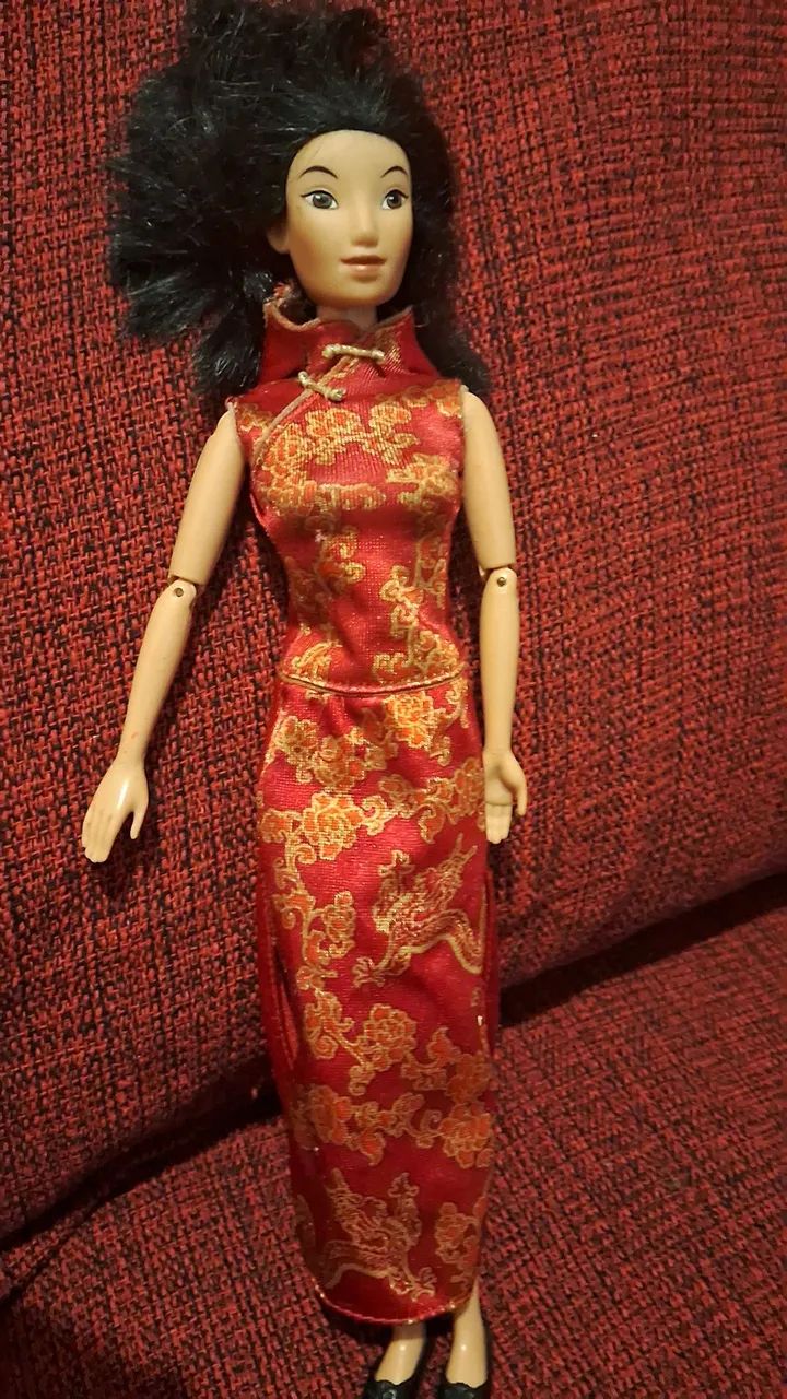 Belíssima e Antiga boneca 