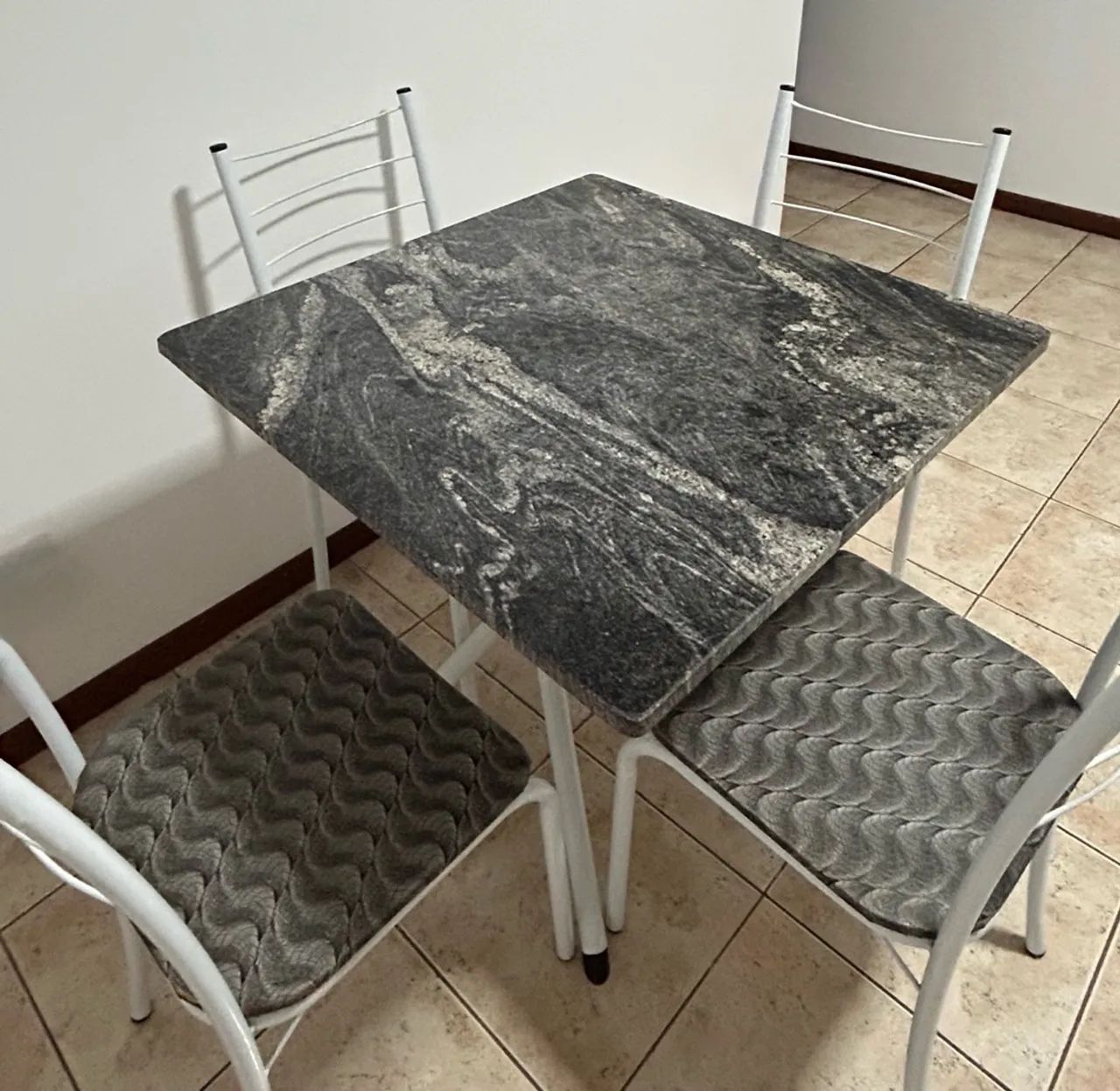 Conjunto mesa de jantar em granito 4 cadeiras  - Foto 3