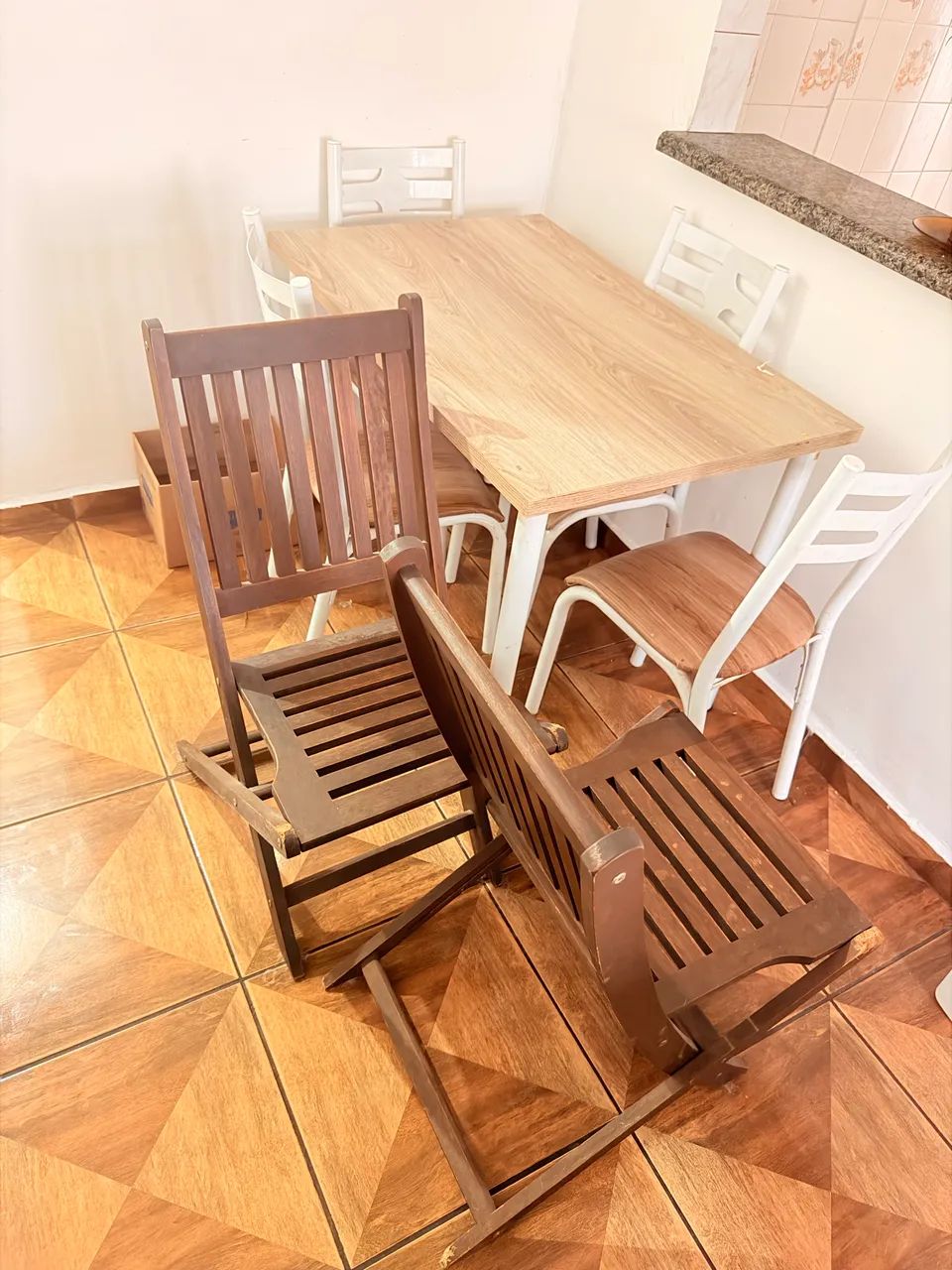 Vende sofá mesa cadeiras e rack de parede  a RETIRAR   - Foto 3