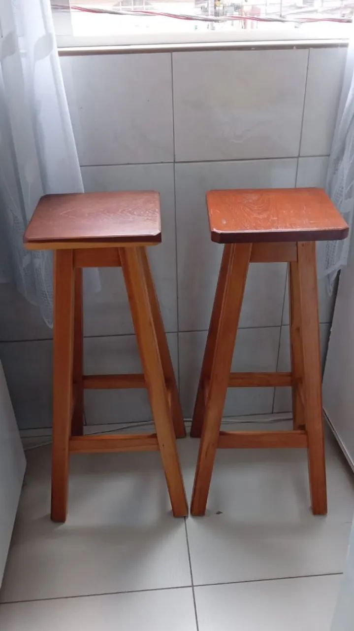 Banqueta Madeira pesada ( Valor de Cada) 