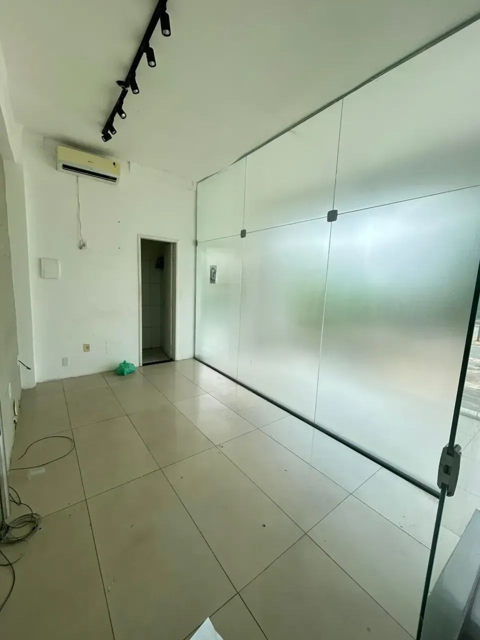 ALUGO SALA COMERCIAL NA COHAMA COM BANHEIRO 2º ANDAR
