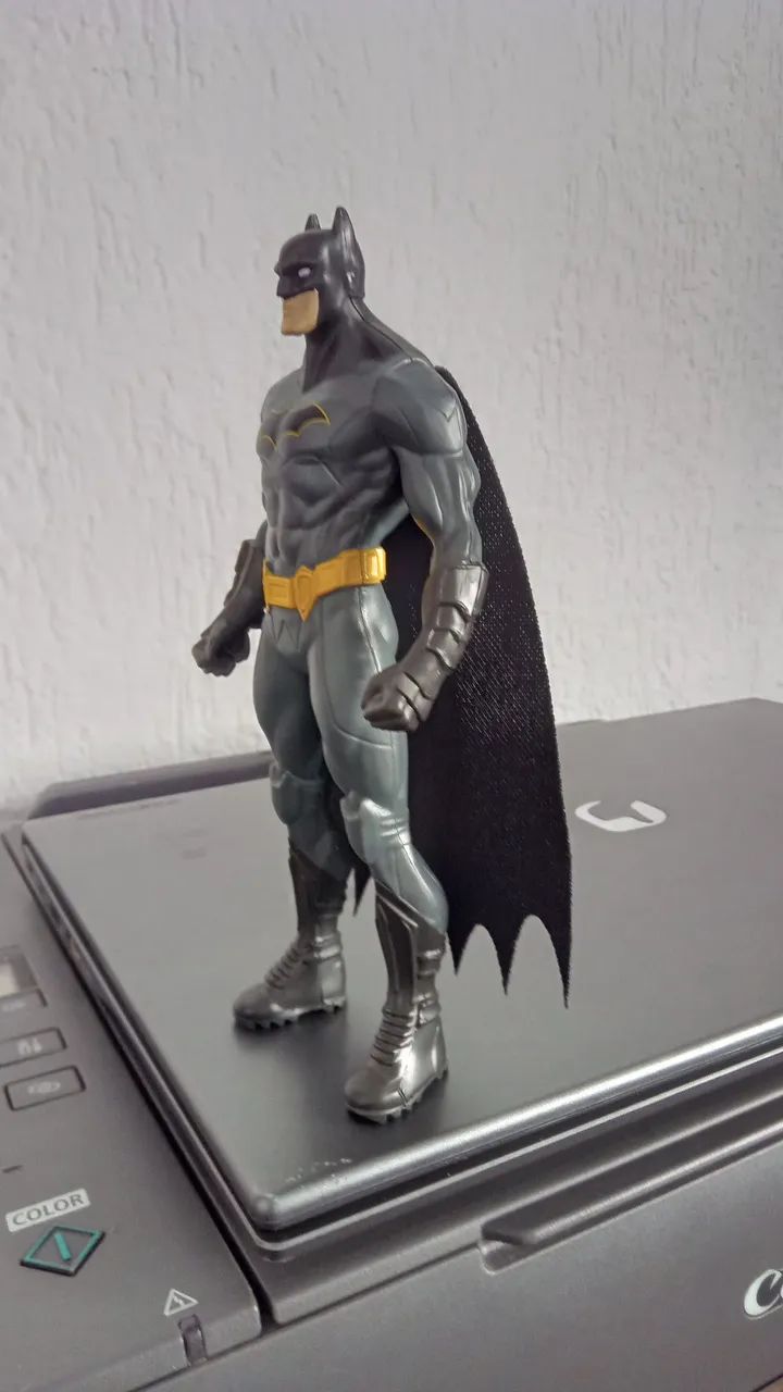 Batman Uniforme Clássico 16cm - Foto 3