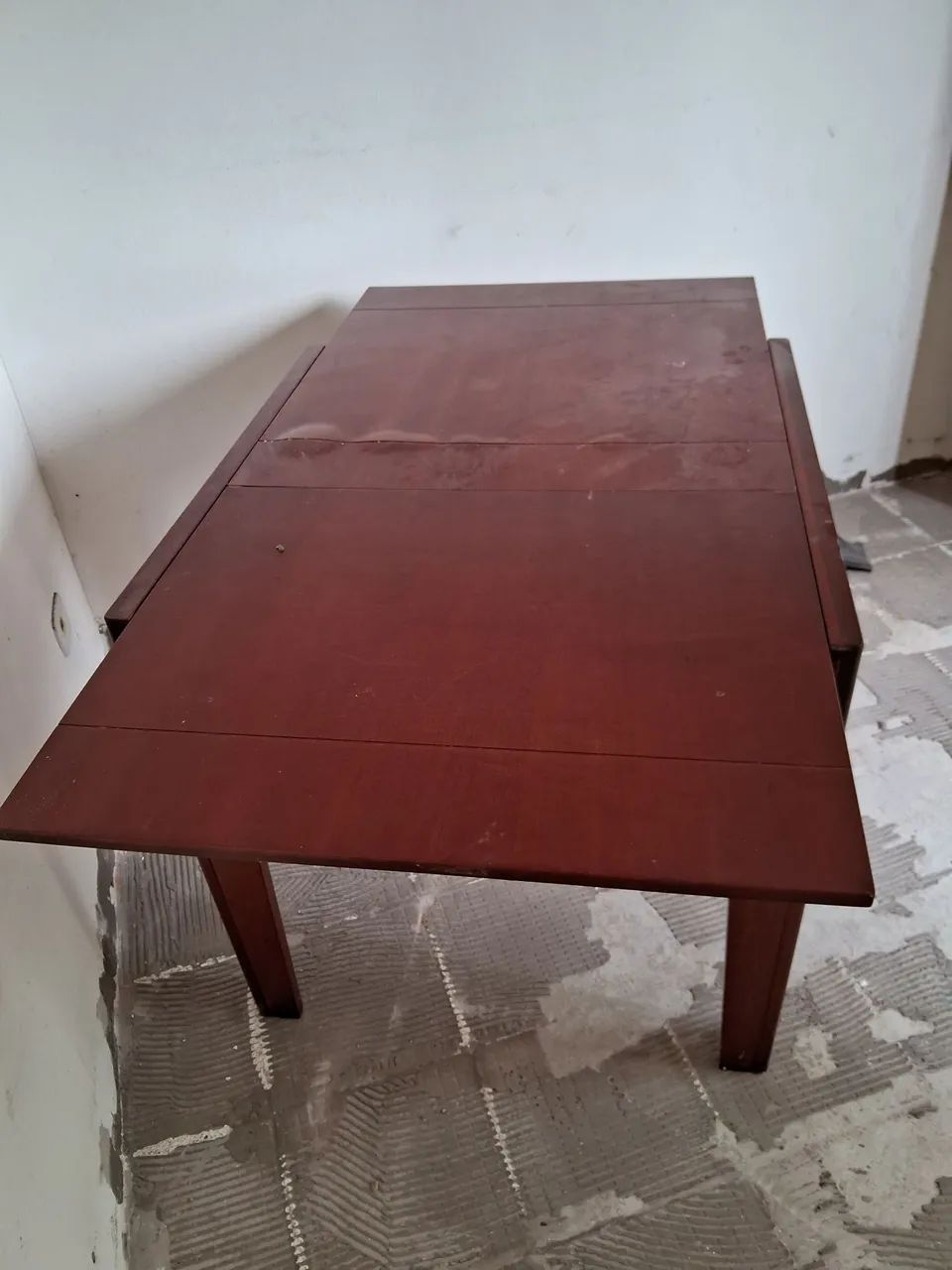 Vende-se mesa com 4 cadeiras - Foto 2