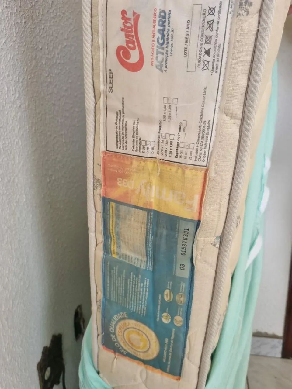 Vendo colchão solteiro castor com capa protetora