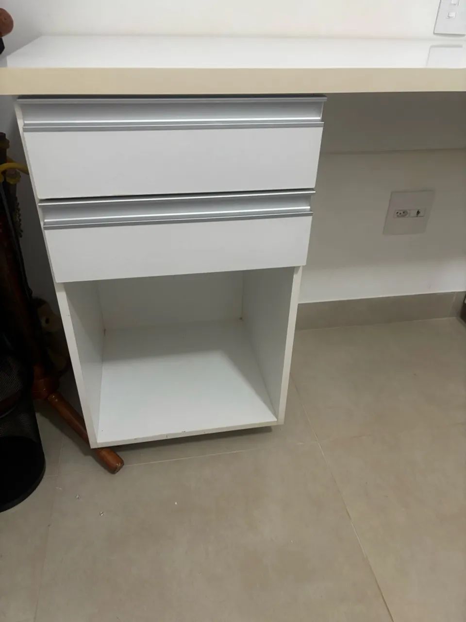 Vendo escrivaninha em  otimo estado  - Foto 2