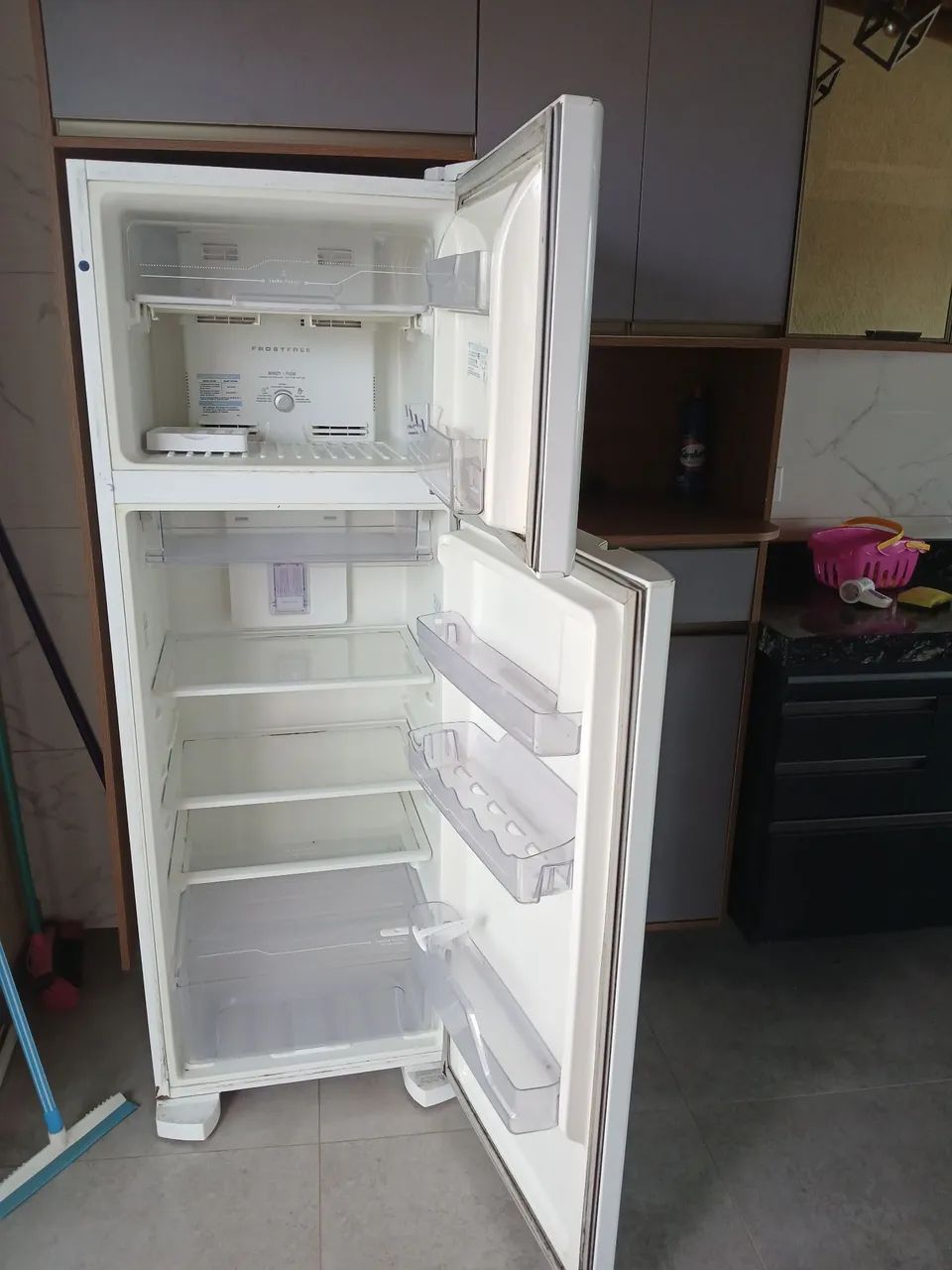 Geladeira Eletrolux dfn39 310 litros - Foto 2