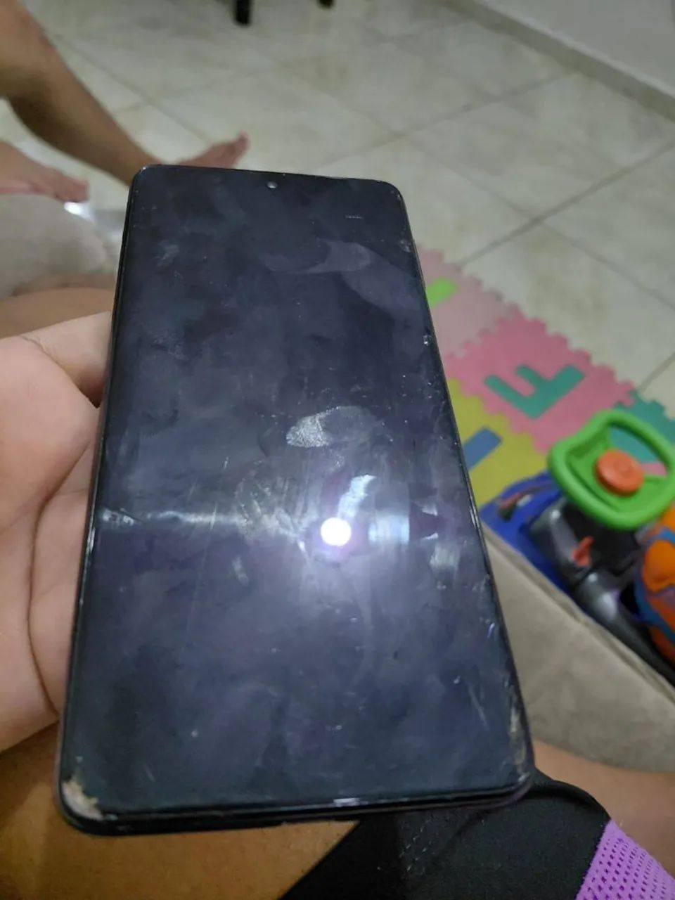 Celular Samsung M53 com a tela trincada e botão power sem funcionar  - Foto 3
