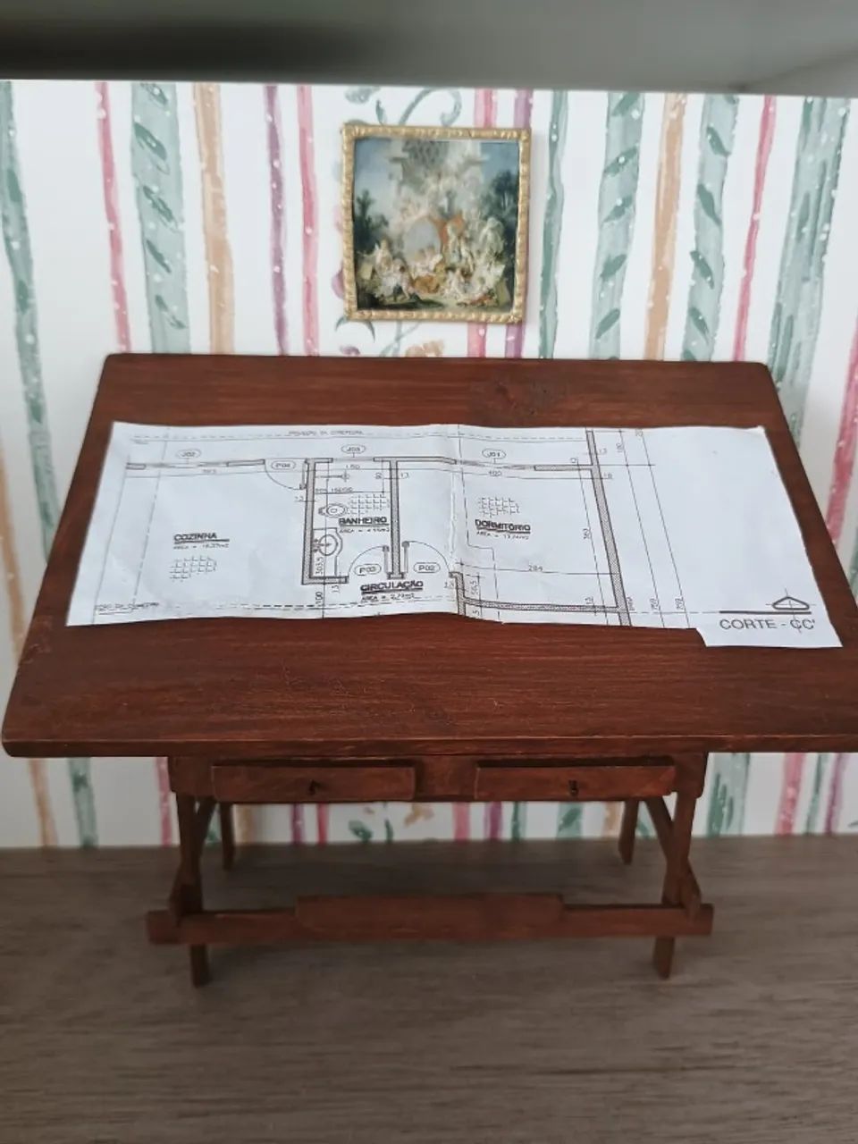 Miniatura de mesa de trabalho do arquiteto