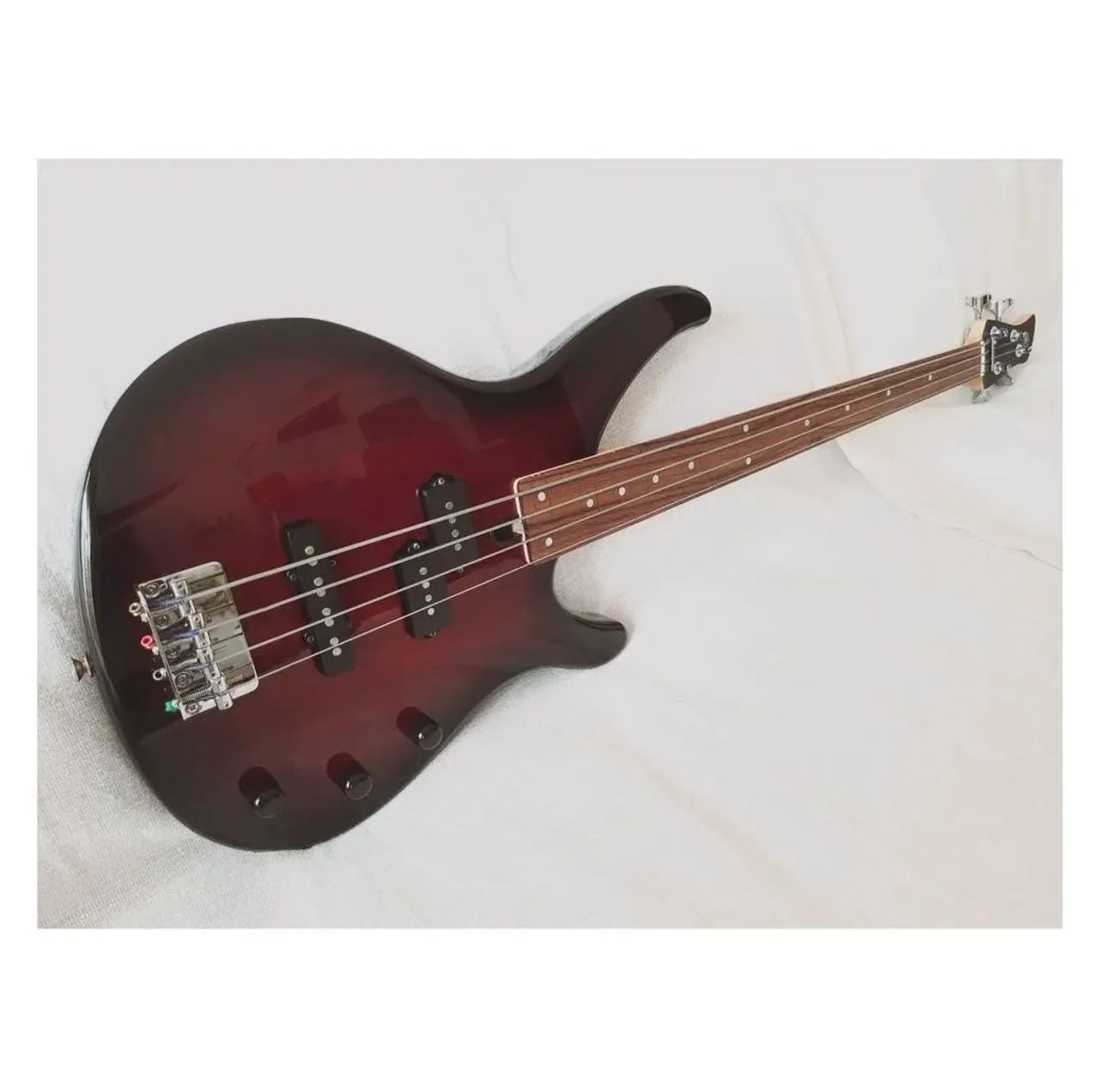 Contrabaixo Yamaha TRBX174 Fretless 