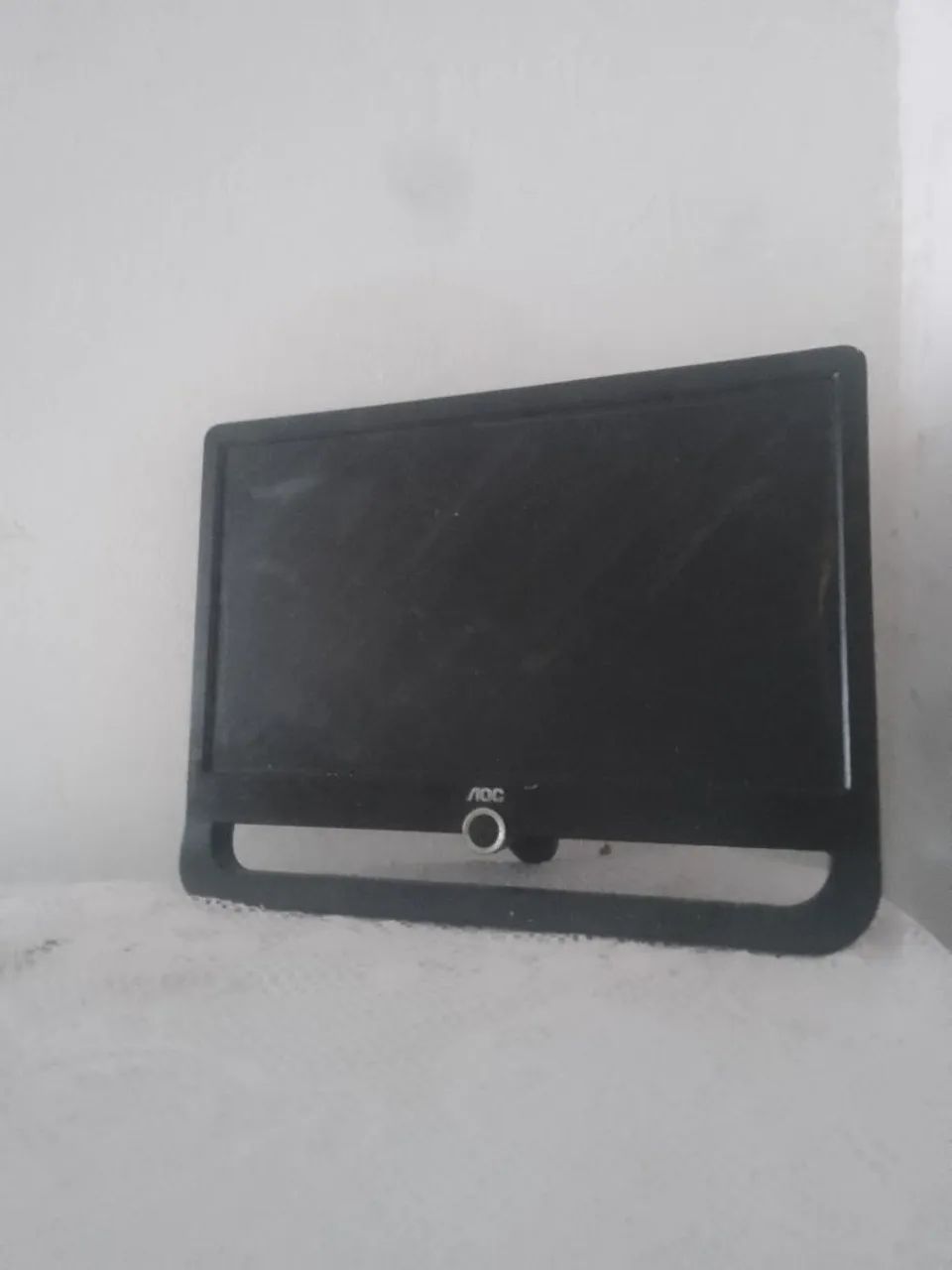 Monitor AOC com defeito 